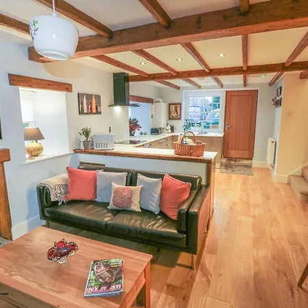 בית נופש May Cottage