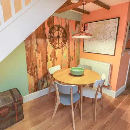 בית נופש May Cottage