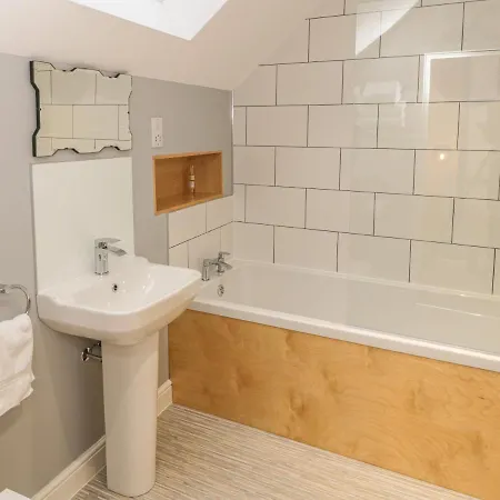 בית נופש May Cottage